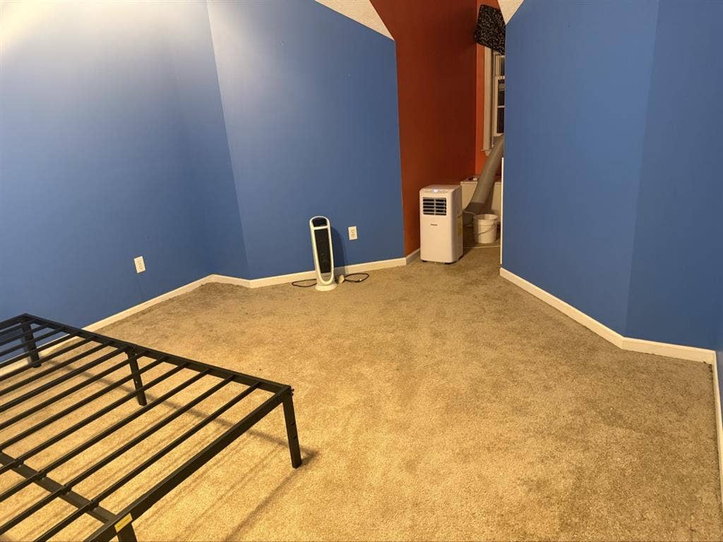 Blue Bedroom/ Apt B