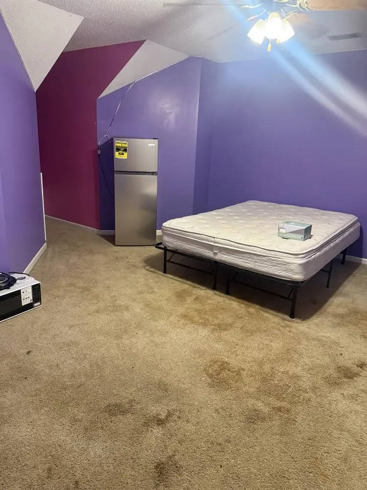 Blue Bedroom/ Apt B