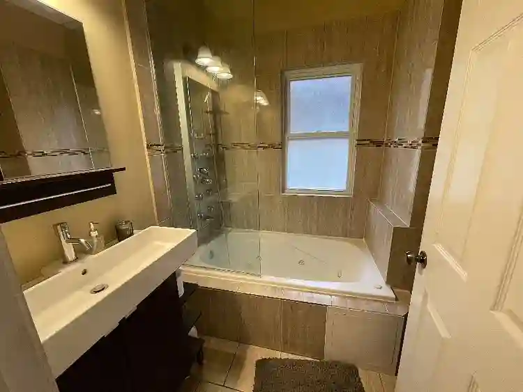 Bellwood room for rent