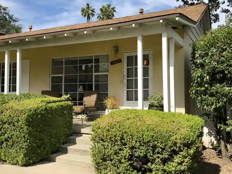 Walk to town Ojai Private/Peaceful