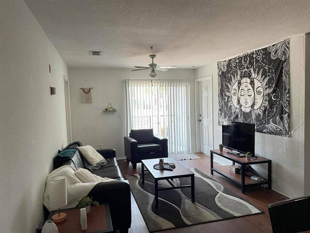 Room for rent: 720$