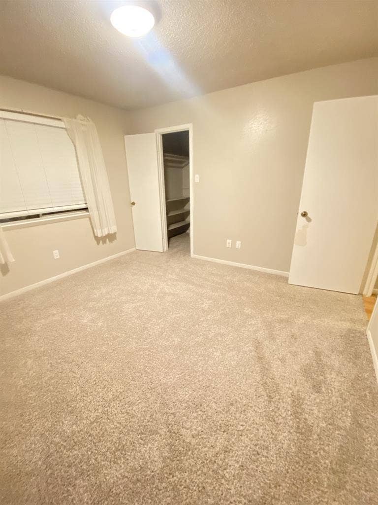 2 Rooms for Rent