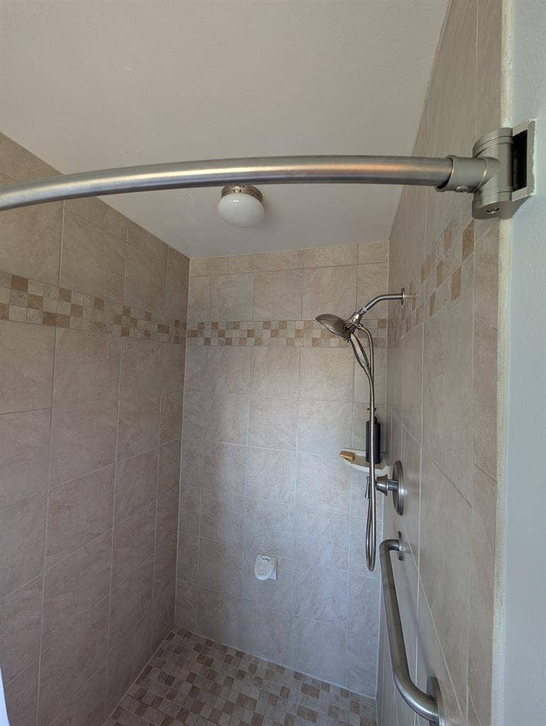 Spacious Master Bedroom for Rent