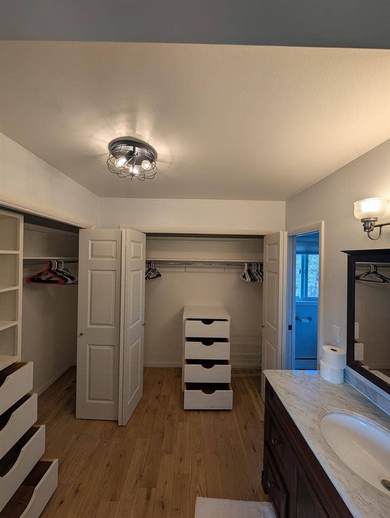 Spacious Master Bedroom for Rent