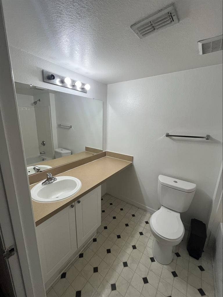 Sublet Male Unit 4x4