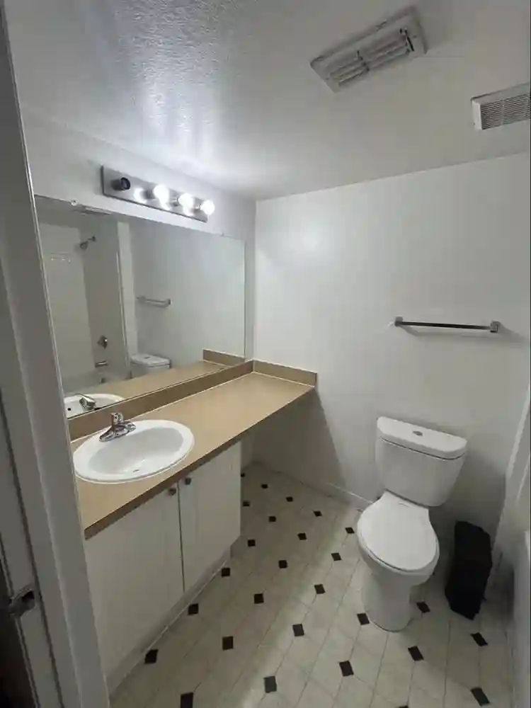 Sublet Male Unit 4x4