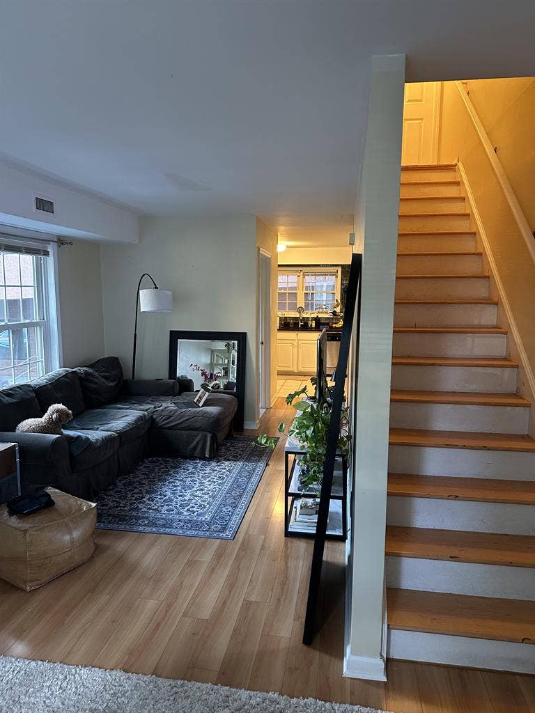 Private room in townhouse, downtown