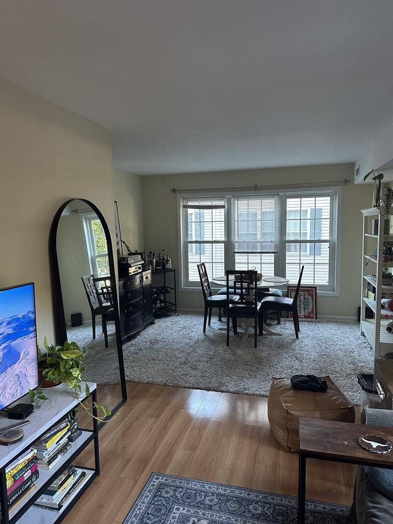 Private room in townhouse, downtown
