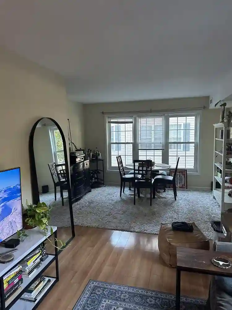 Private room in townhouse, downtown