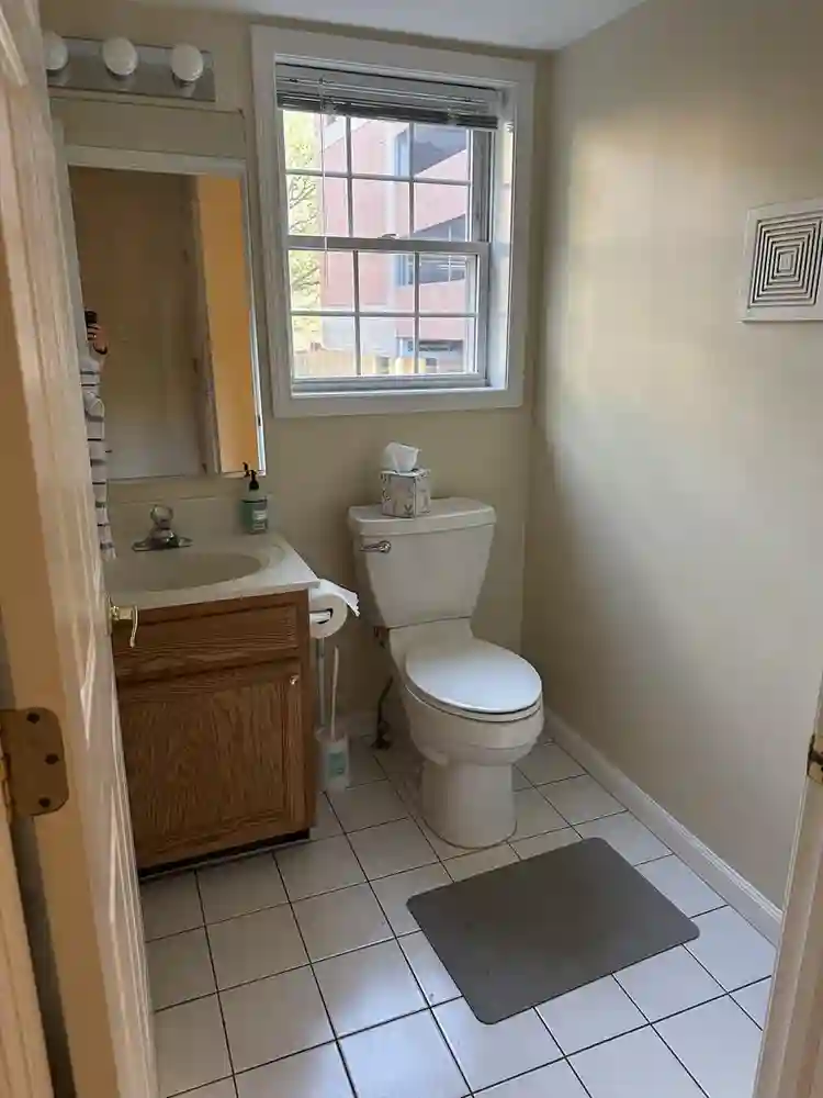 Private room in townhouse, downtown