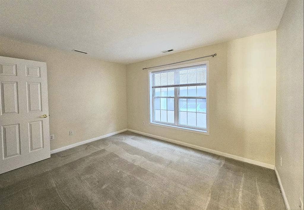 Private room in townhouse, downtown