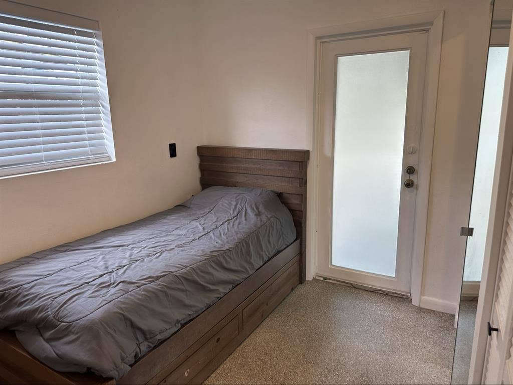 2 Private Rooms + Pool by Wilton