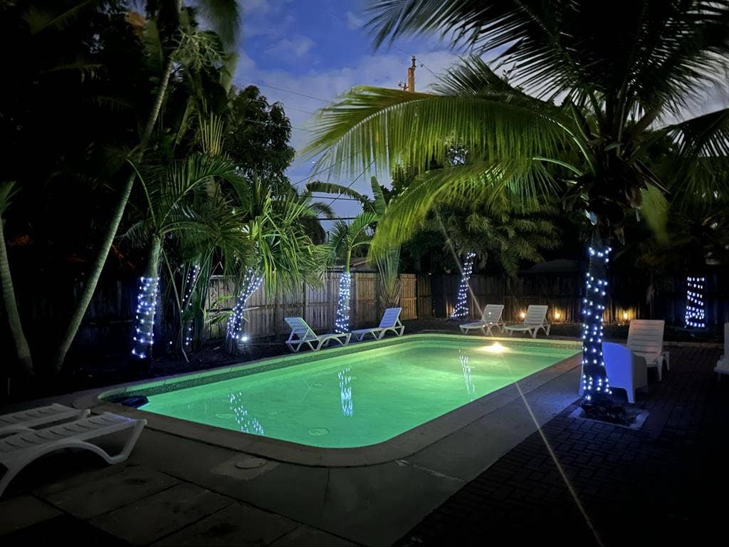 2 Private Rooms + Pool by Wilton
