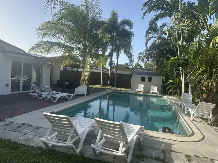 2 Private Rooms + Pool by Wilton