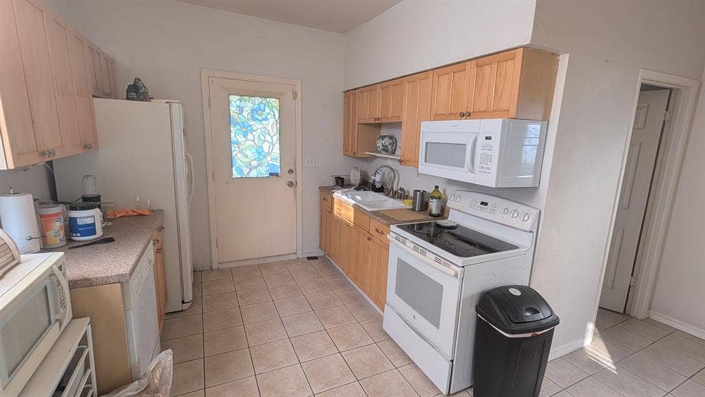Small room near downtown SL