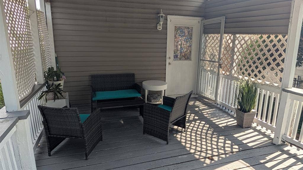 Small room near downtown SL