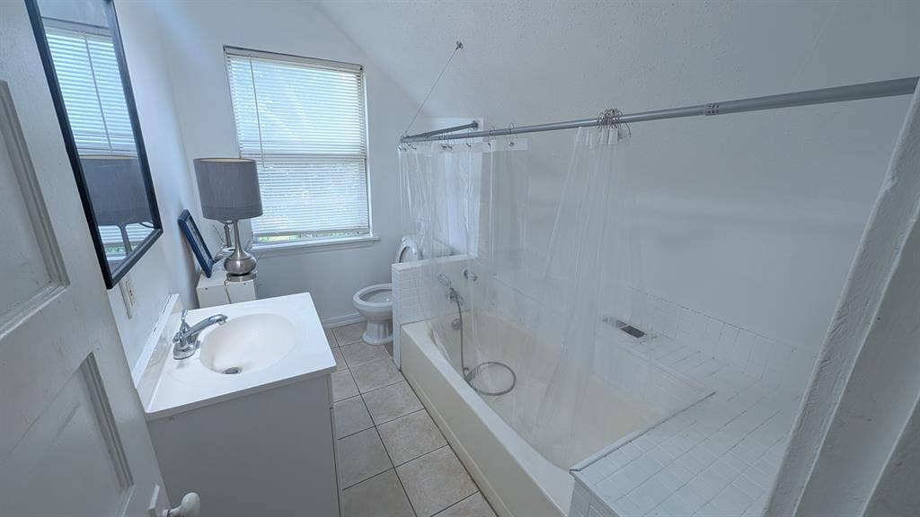 Small room near downtown SL