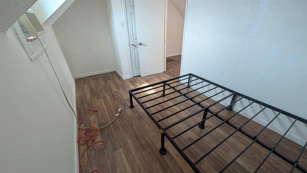 Small room near downtown SL