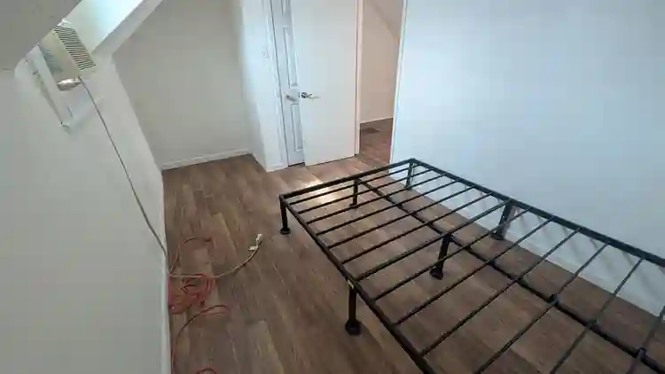 Small room near downtown SL