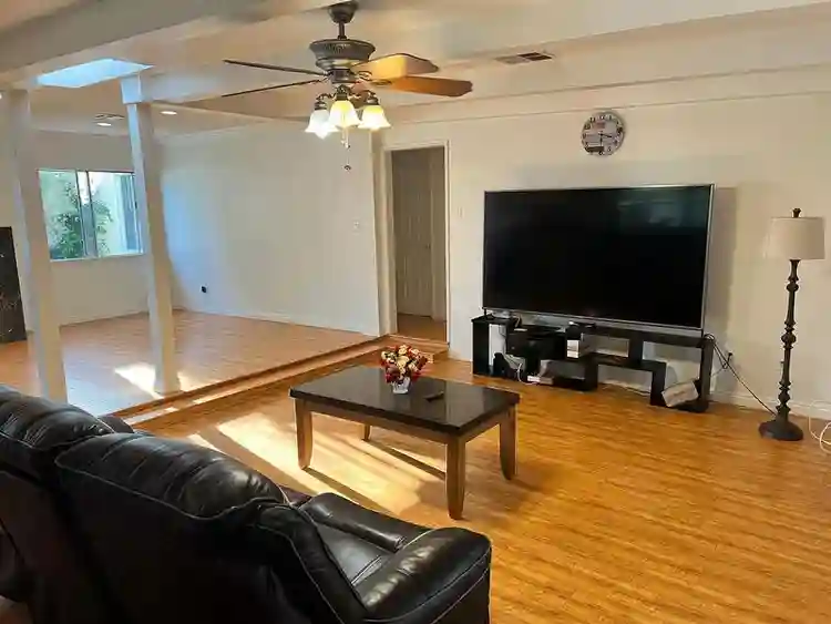 1 Room for rent semi-furnished