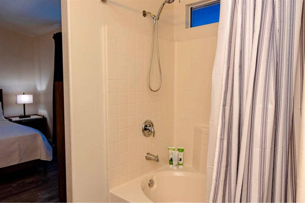 4 Furnished Rooms for Rent at SW