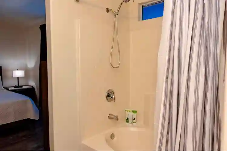 4 Furnished Rooms for Rent at SW