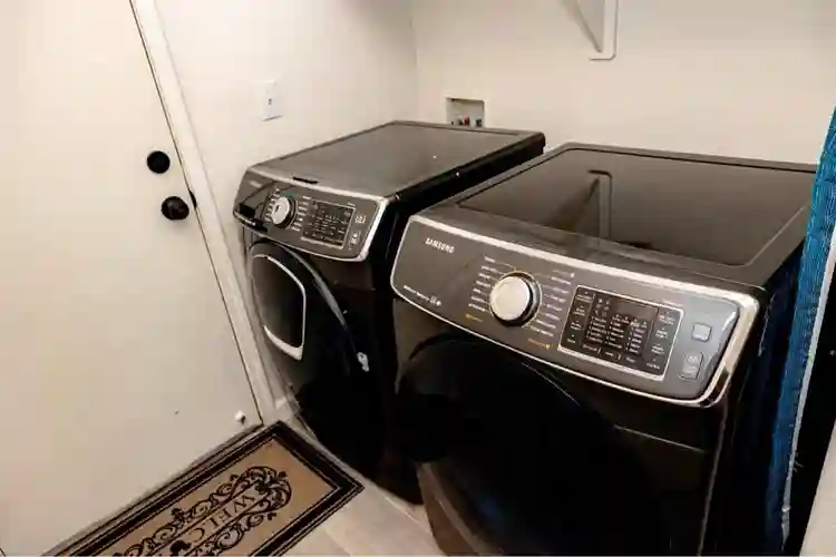 4 Furnished Rooms for Rent at SW