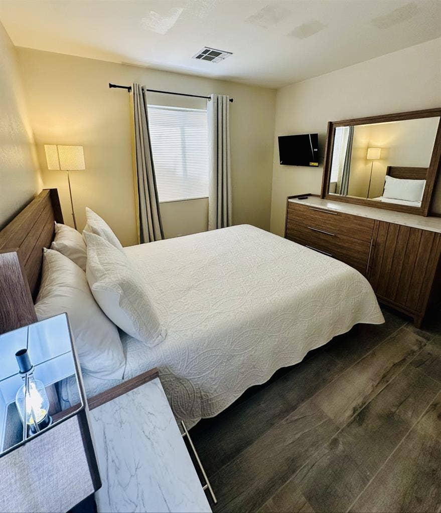 Furnished Queen Bedroom at $900