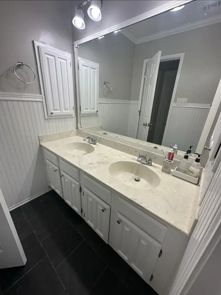 1 roommate with 2 rooms to use