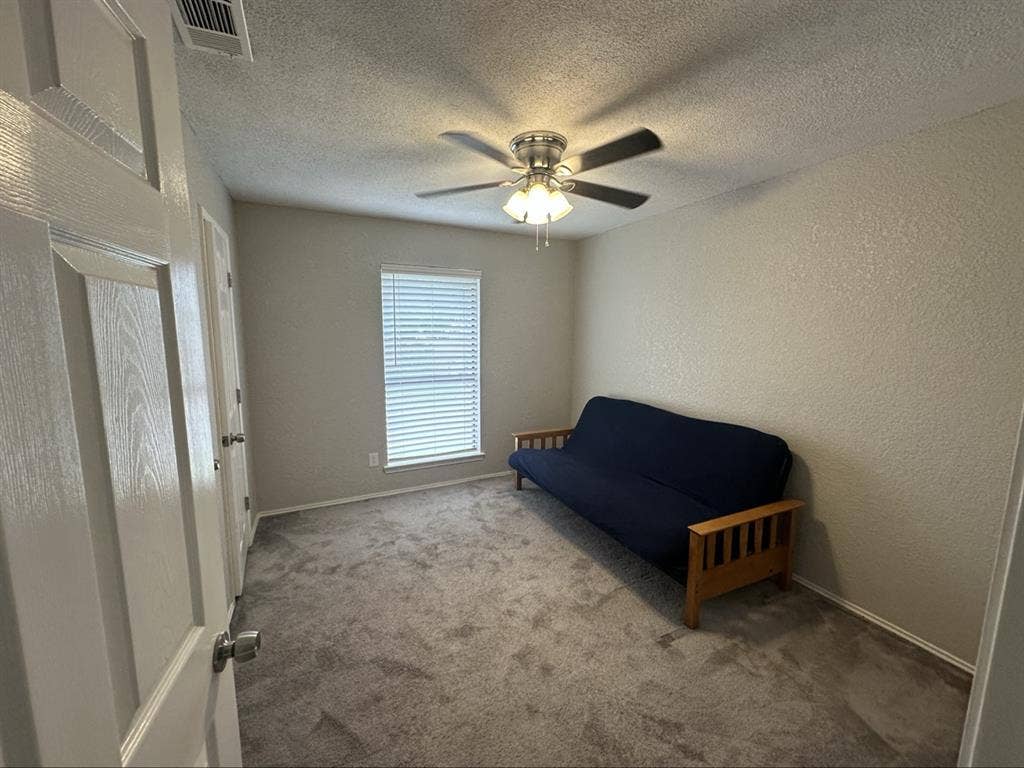 1 roommate with 2 rooms to use