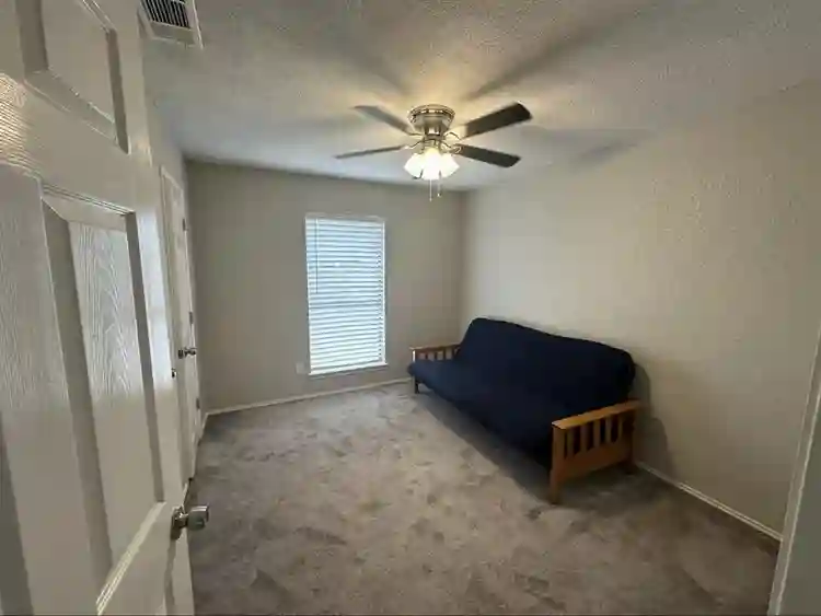 1 roommate with 2 rooms to use