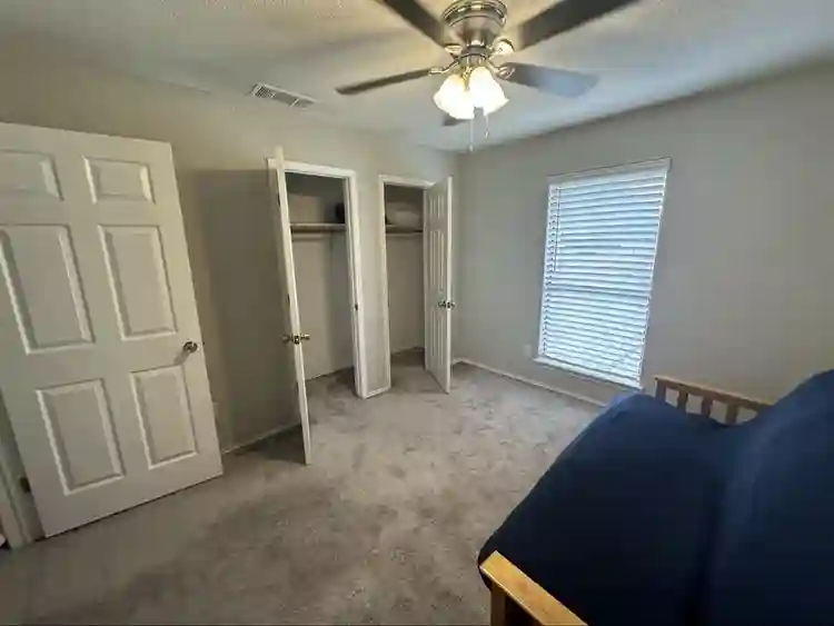 1 roommate with 2 rooms to use