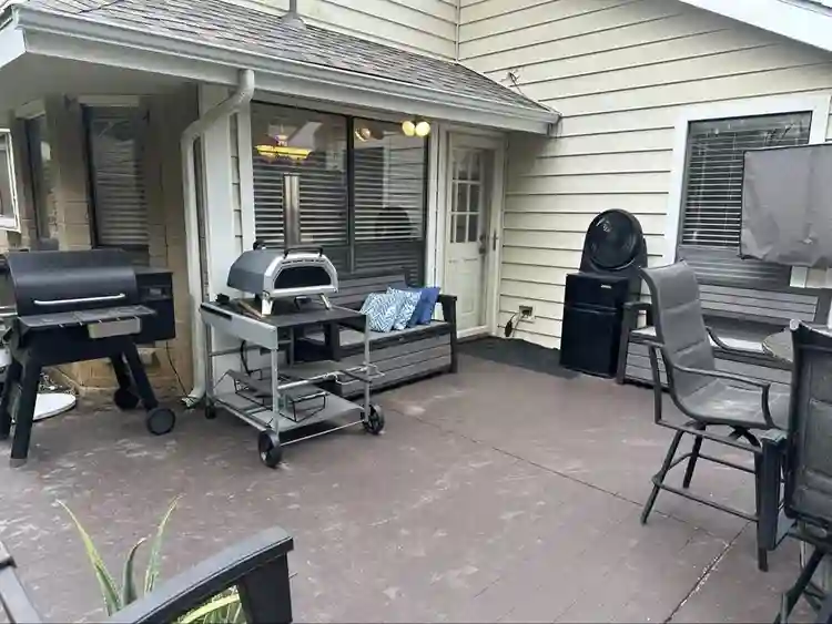 1 roommate with 2 rooms to use