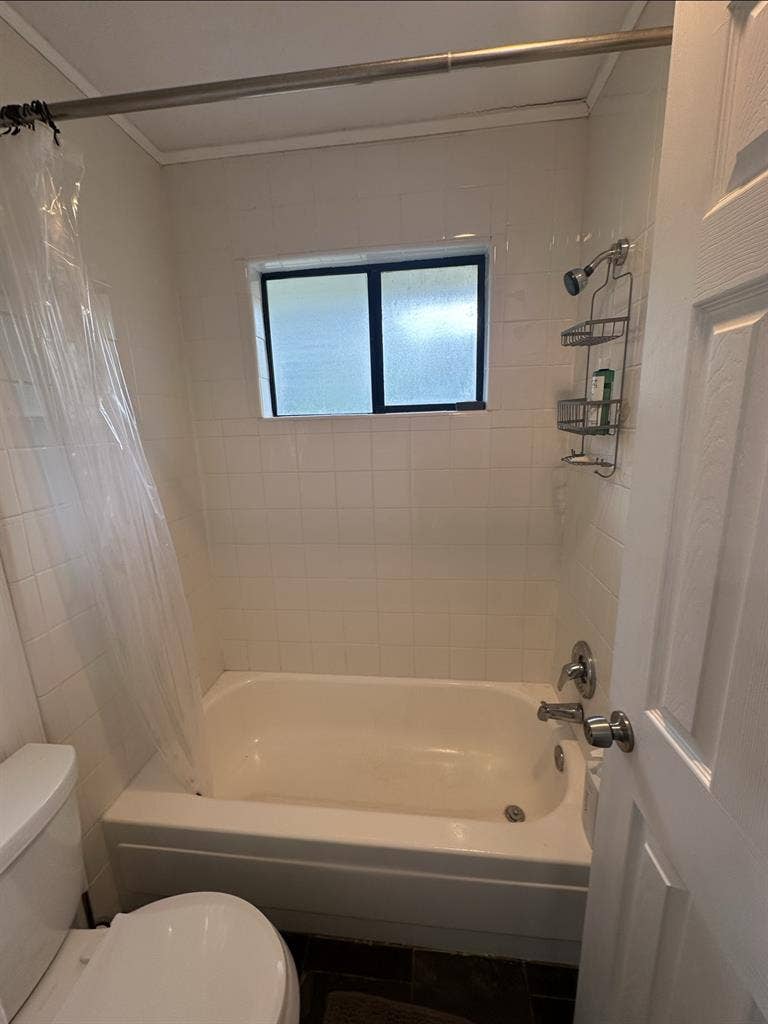 1 roommate with 2 rooms to use