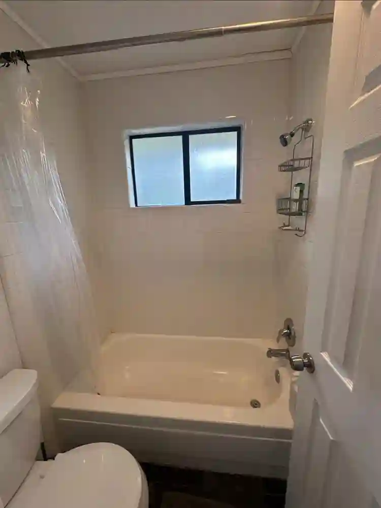 1 roommate with 2 rooms to use