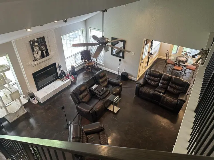 1 roommate with 2 rooms to use