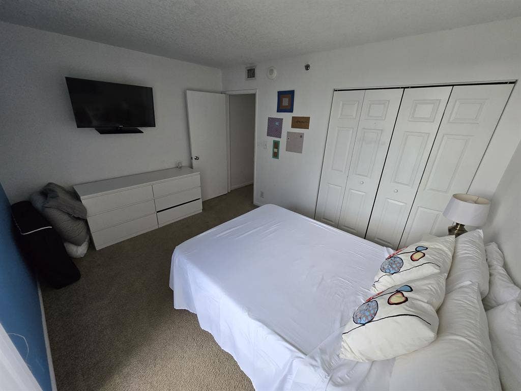 Cleean and fully furnished Bedroom