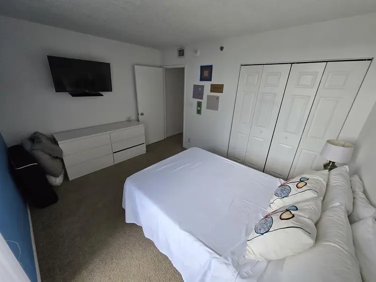 Cleean and fully furnished Bedroom