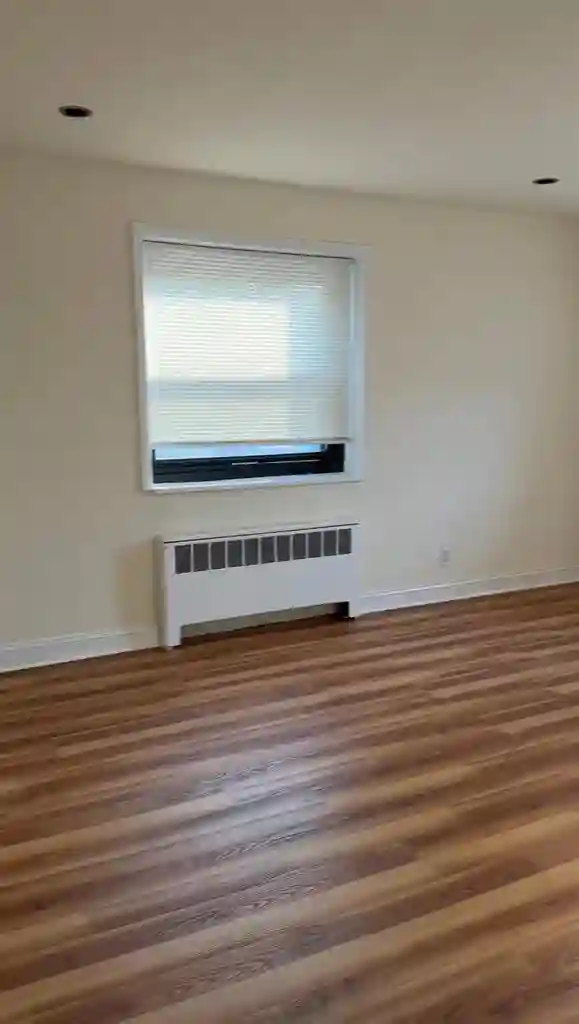 Private Room in 2BR/1BA - Fort Lee