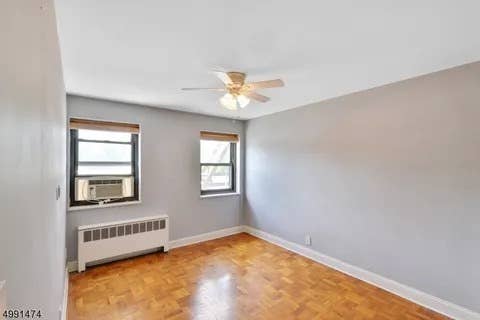 Private Room in 2BR/1BA - Fort Lee