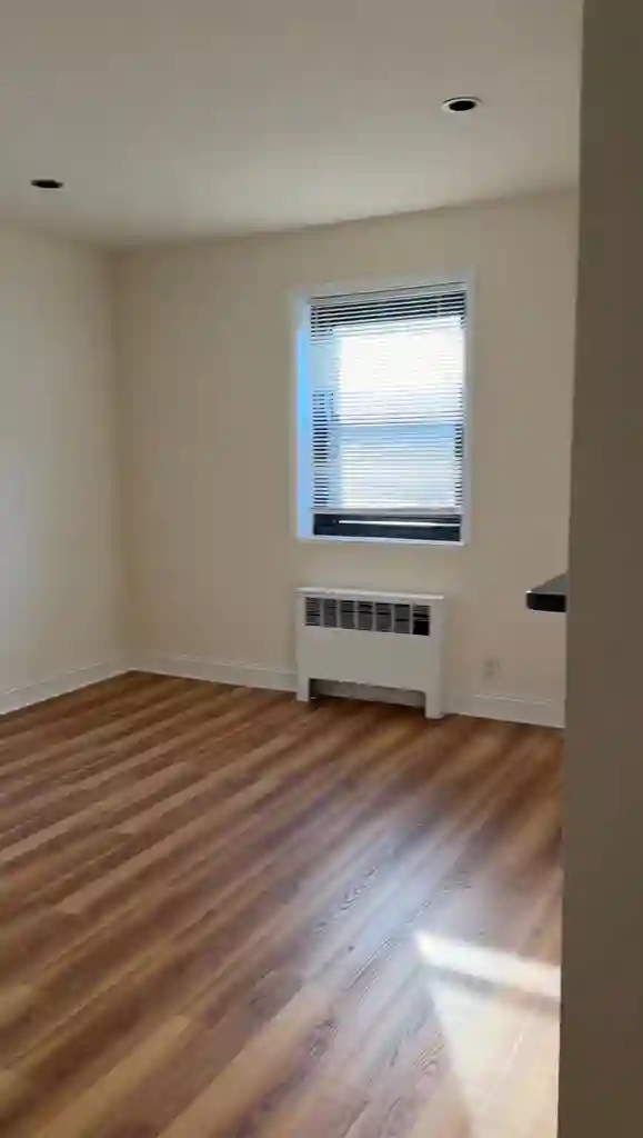 Private Room in 2BR/1BA - Fort Lee