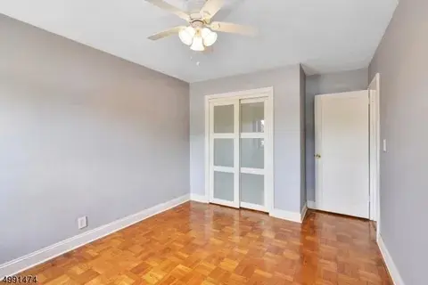 Private Room in 2BR/1BA - Fort Lee