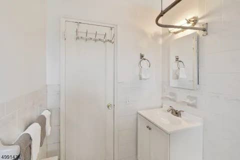 Private Room in 2BR/1BA - Fort Lee