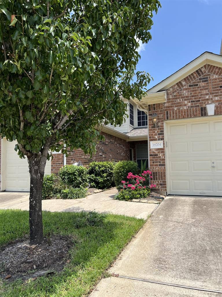 Beautiful Gated Townhome-77379