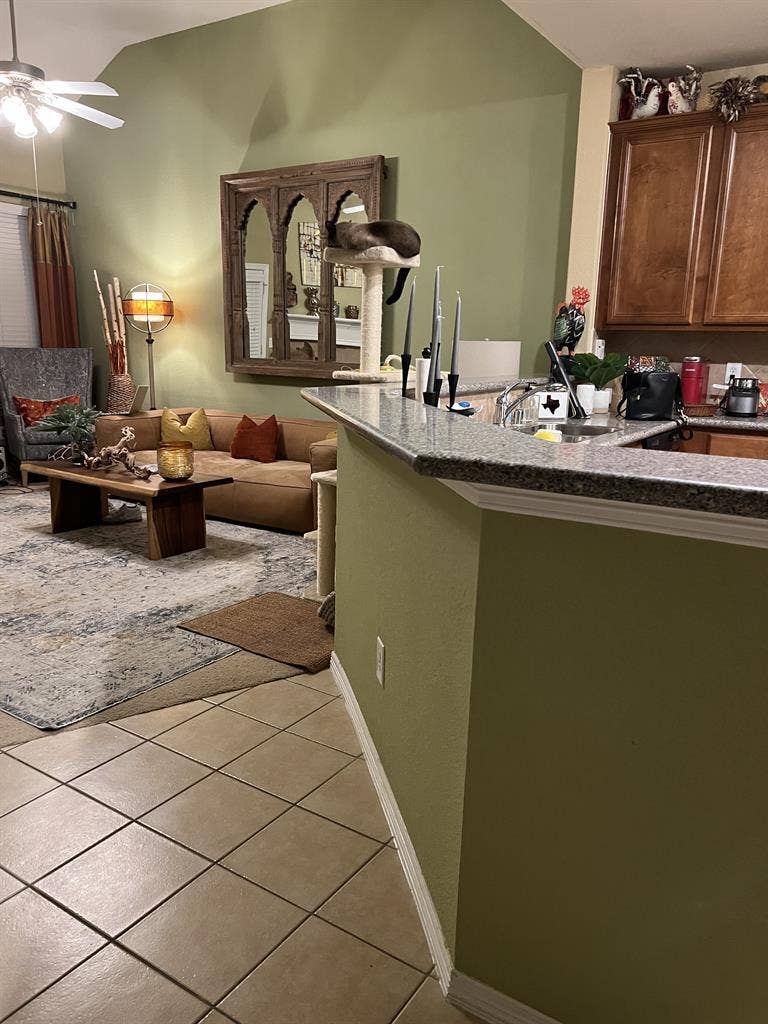 Beautiful Gated Townhome-77379