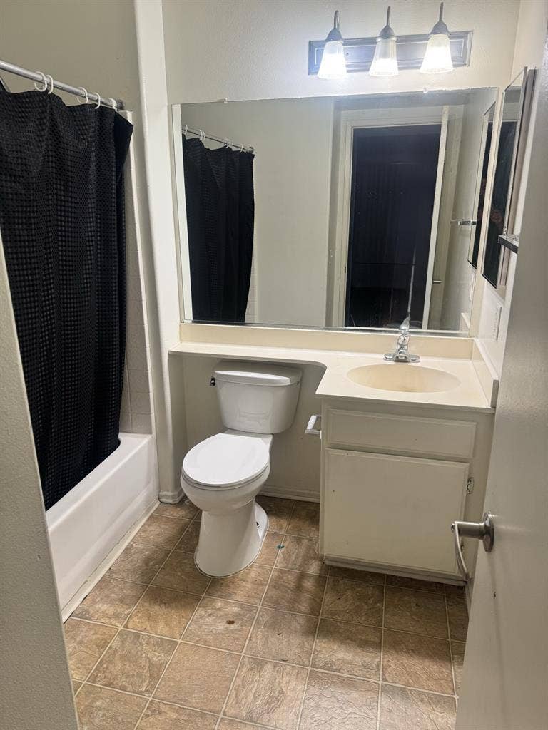 Room with private in Santa Clarita