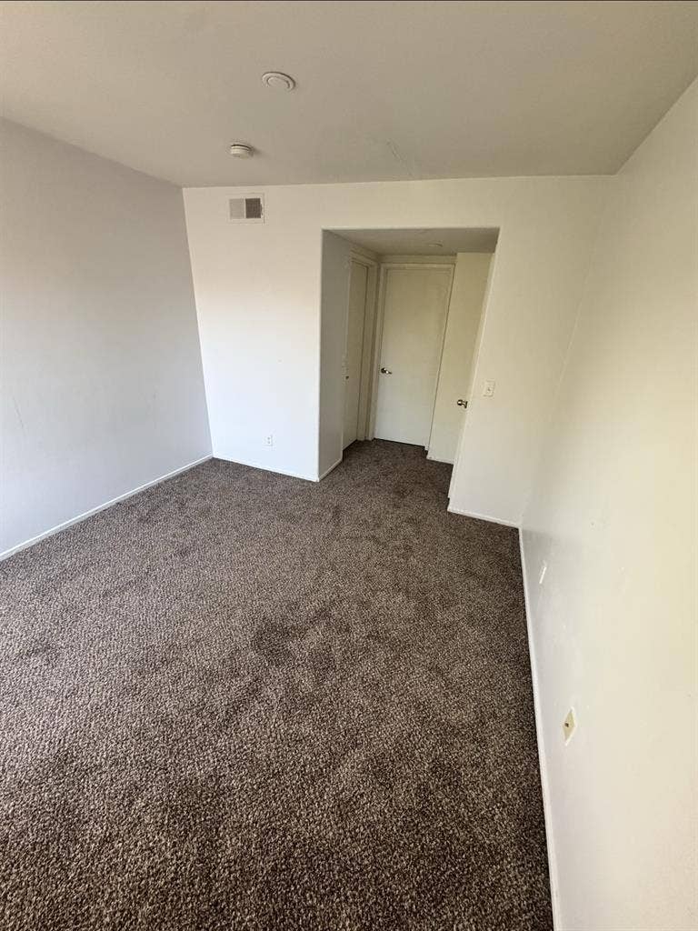 Room with private in Santa Clarita