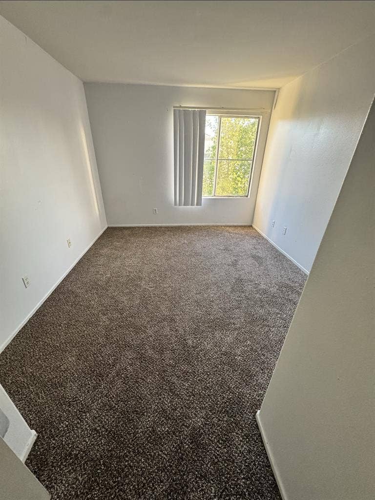 Room with private in Santa Clarita