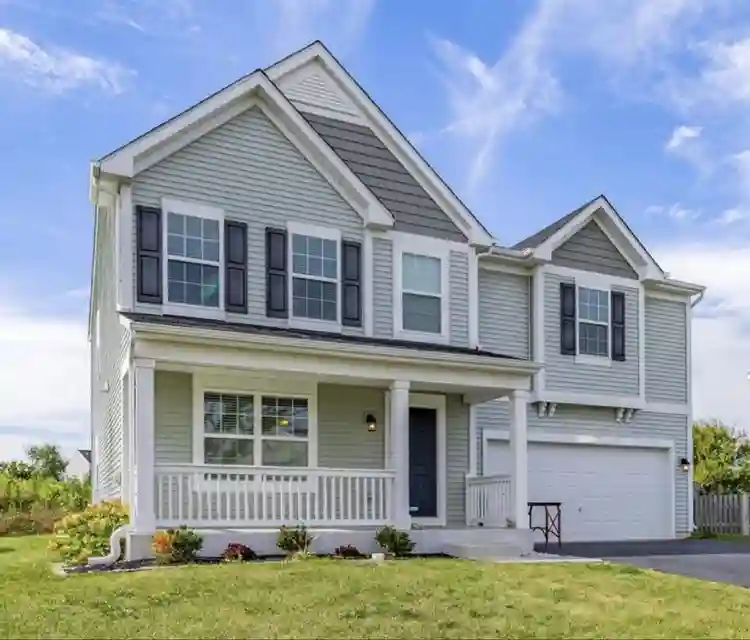 AWESOME HOME IN CLUBHOUSE COMMUNITY