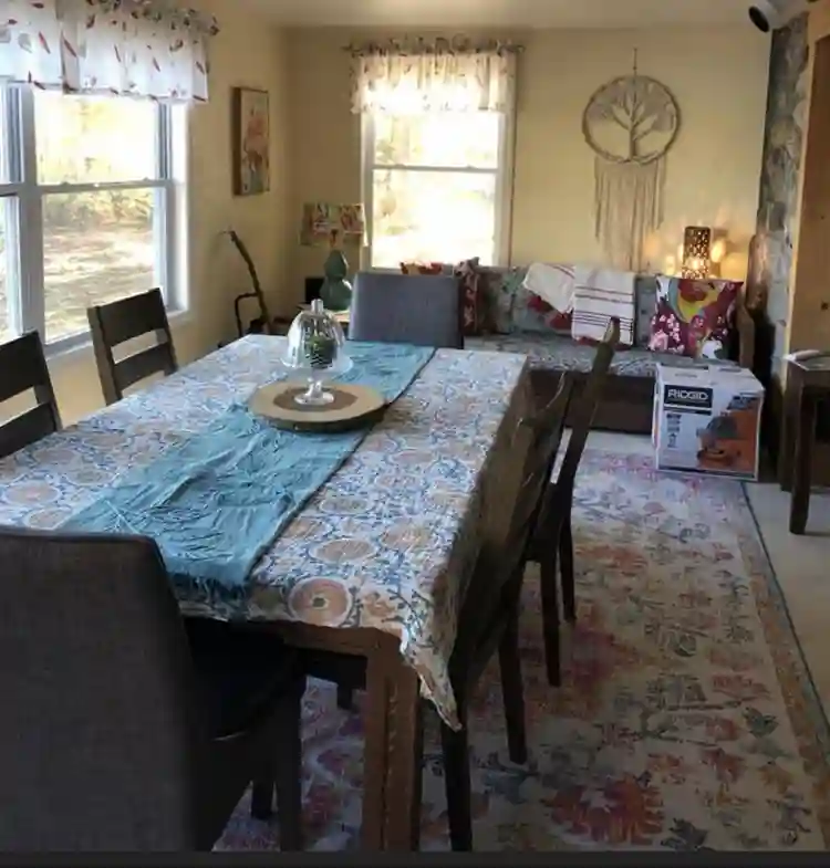 Lakeside Home Needs Chill Roommate